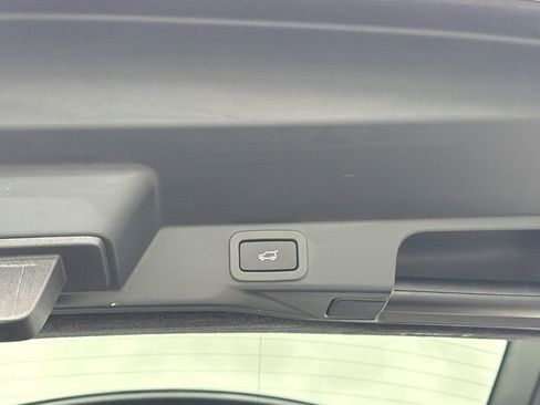 Used 2020 Land Rover Range Rover Sport HST image 13