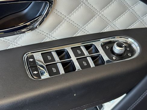 Certified 2022 Bentley Bentayga image 15