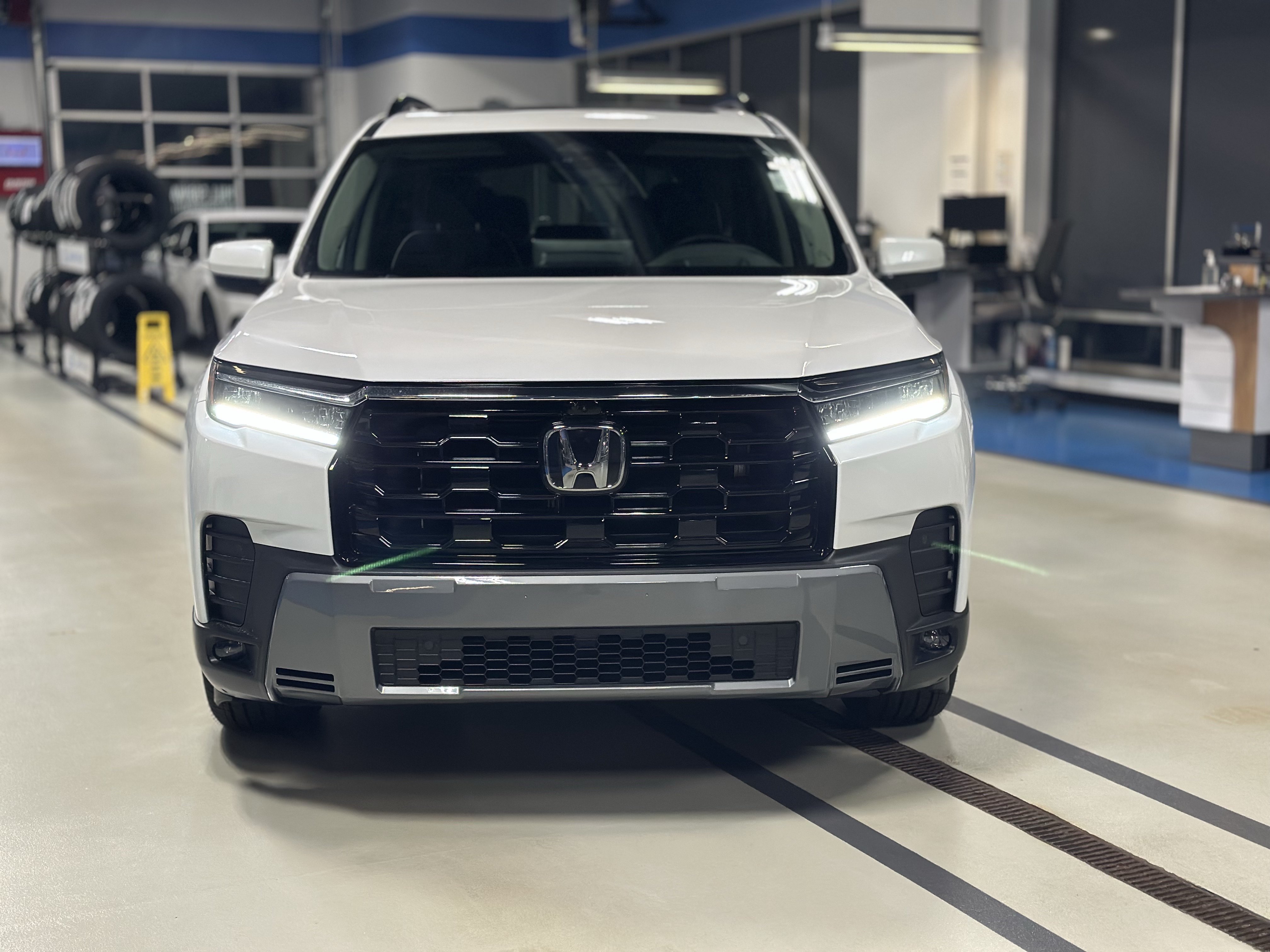 New 2026 Honda Pilot Elite image 2