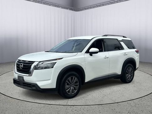 Used 2025 Nissan Pathfinder SV FWD image 2