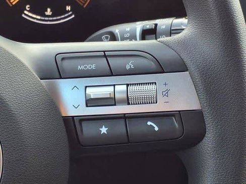 Certified 2025 Hyundai Tucson SE image 19