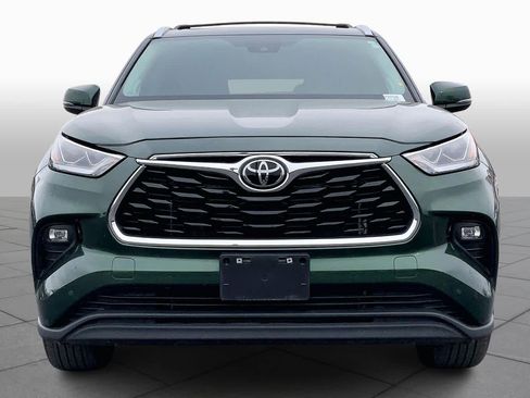 Used 2023 Toyota Highlander Limited image 4