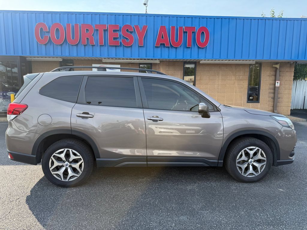 Used 2024 Subaru Forester Premium AWD/4WD image 12