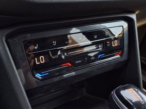 Used 2022 Volkswagen Tiguan SEL R-Line image 10