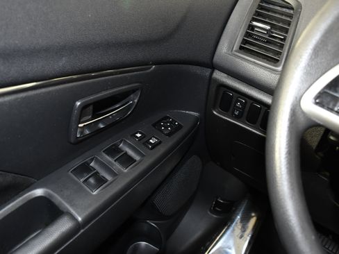 Used 2023 Mitsubishi Outlander Sport ES AWD/4WD image 32