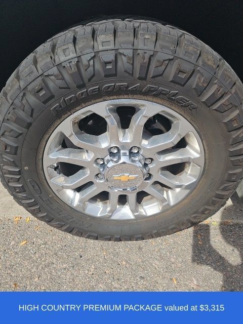 Used 2024 Chevrolet Silverado 2500 High Country w/ High Country Premium Package AWD/4WD image 4