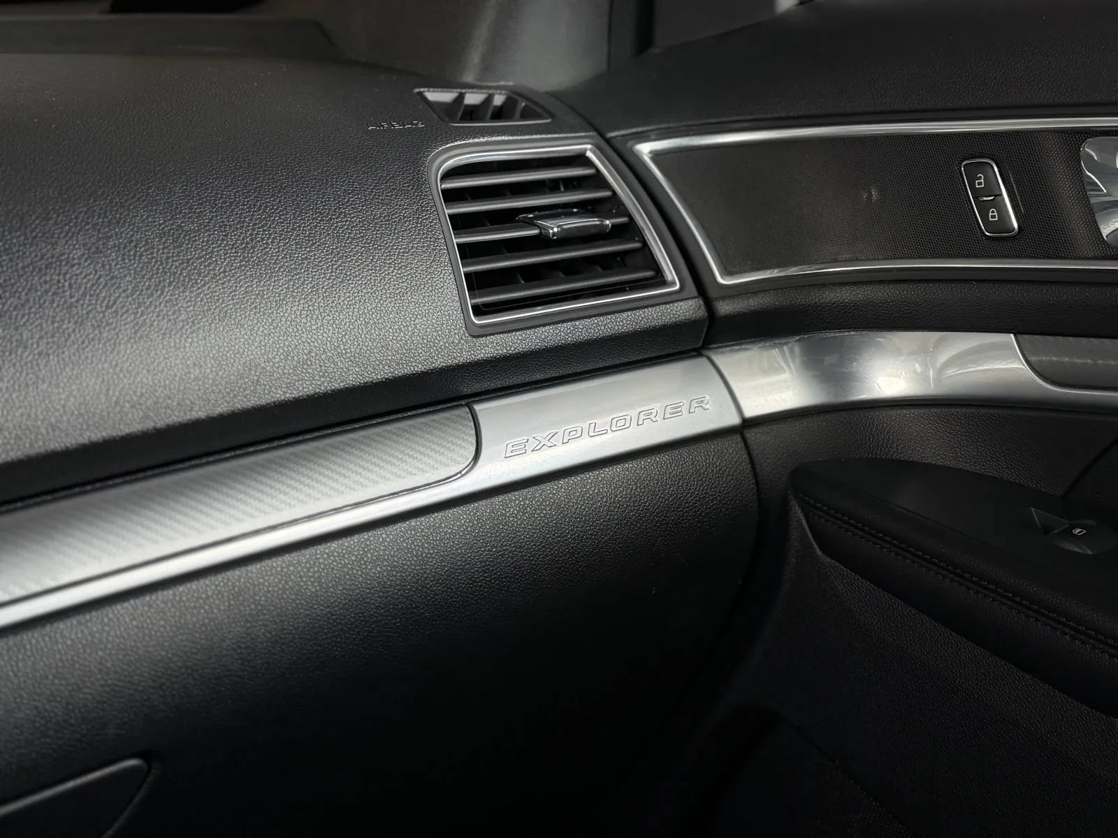 Used 2018 Ford Explorer Sport w/ Equipment Group 401A AWD/4WD image 40
