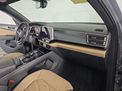 Used 2024 Volkswagen Atlas Cross Sport SE AWD/4WD image 19