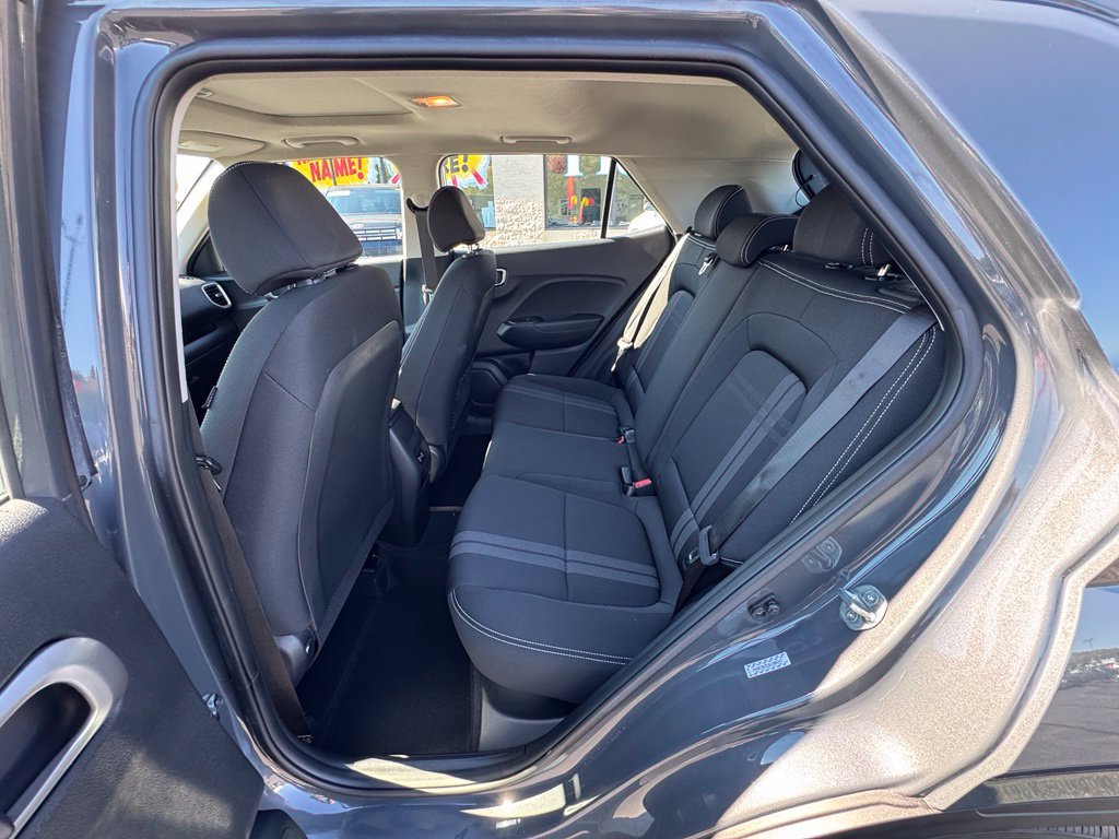 Used 2024 Hyundai Venue SEL FWD image 9