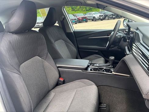 Used 2025 Toyota Camry SE FWD image 11