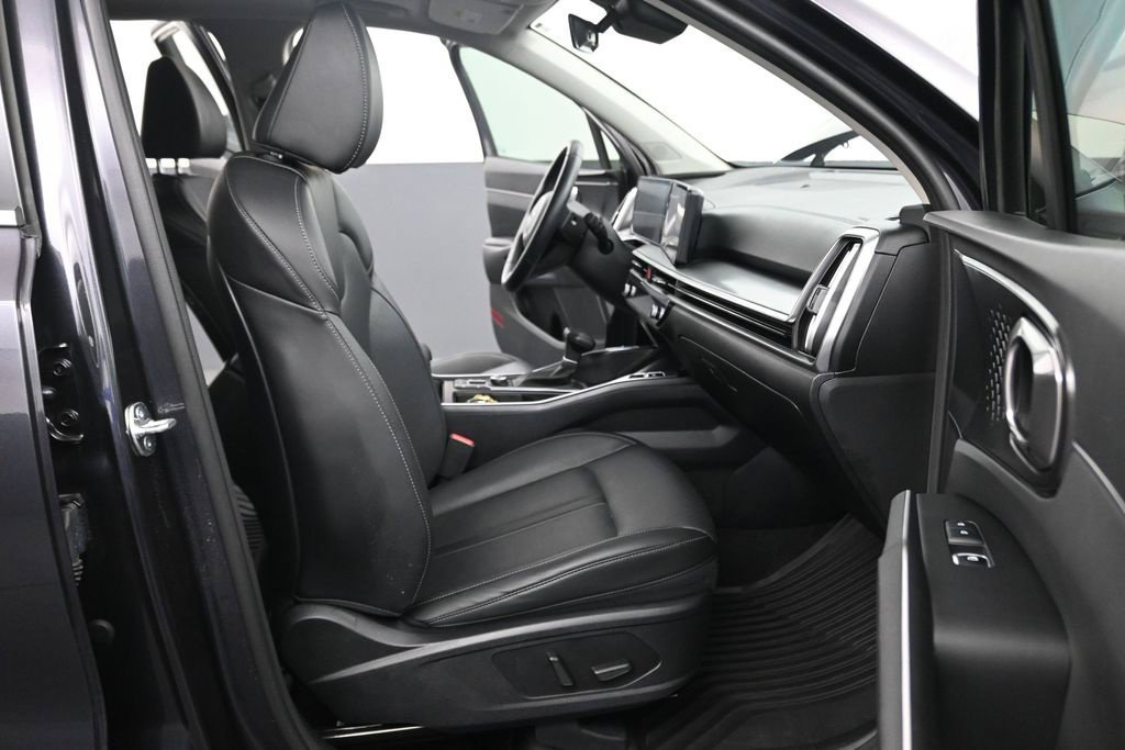 Used 2025 Kia Sorento EX w/ Panoramic Sunroof Package FWD image 16