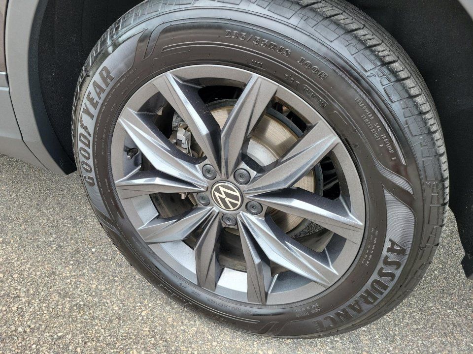 Certified 2023 Volkswagen Tiguan SE w/ Panoramic Sunroof Package FWD image 22