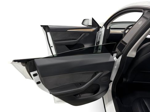 Certified 2023 Tesla Model Y Long Range AWD/4WD image 10