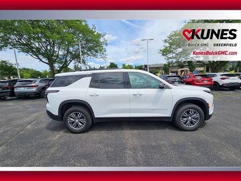 Used 2024 Chevrolet Traverse LT AWD/4WD image 4