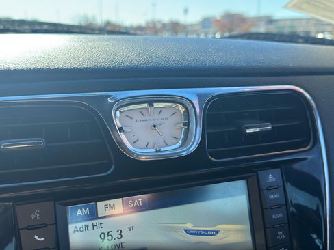 Used 2012 Chrysler 200 Limited image 27