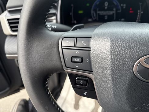 Used 2025 Toyota Camry SE image 16