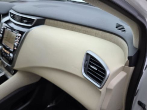 Used 2024 Nissan Murano SL image 17