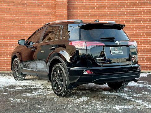 Used 2018 Toyota RAV4 LE image 7