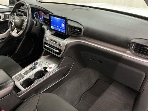 Used 2022 Ford Explorer XLT image 19