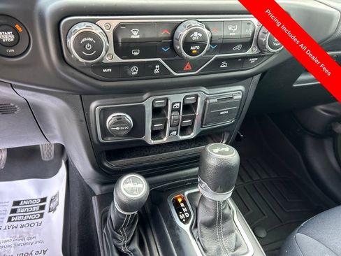 Used 2021 Jeep Wrangler Unlimited Sahara AWD/4WD image 11