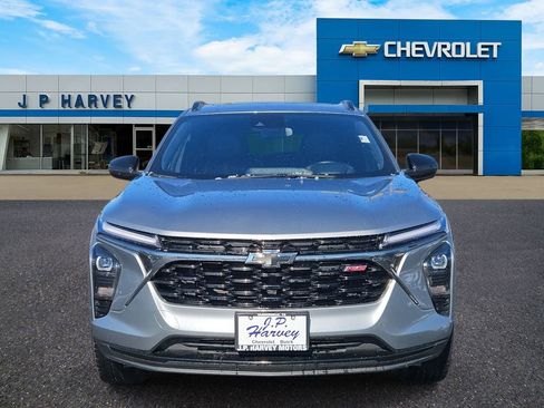 Used 2025 Chevrolet Trax RS w/ Sunroof Package image 2