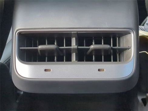 Used 2020 Tesla Model Y Long Range image 17