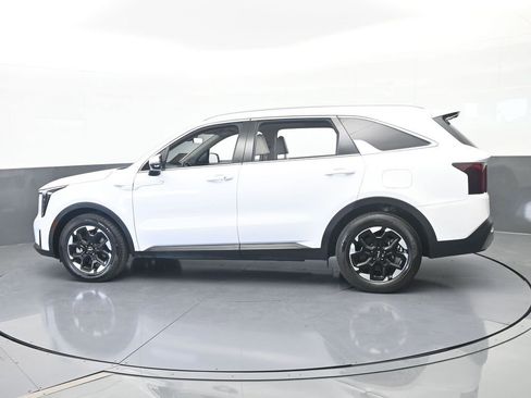 Used 2024 Kia Sorento S w/ Panoramic Sunroof Package FWD image 3