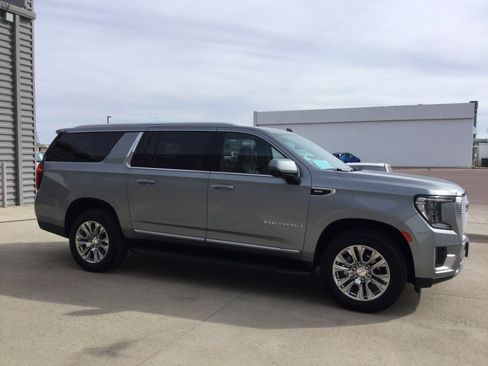 Used 2024 GMC Yukon XL Denali w/ Max Trailering Package image 4