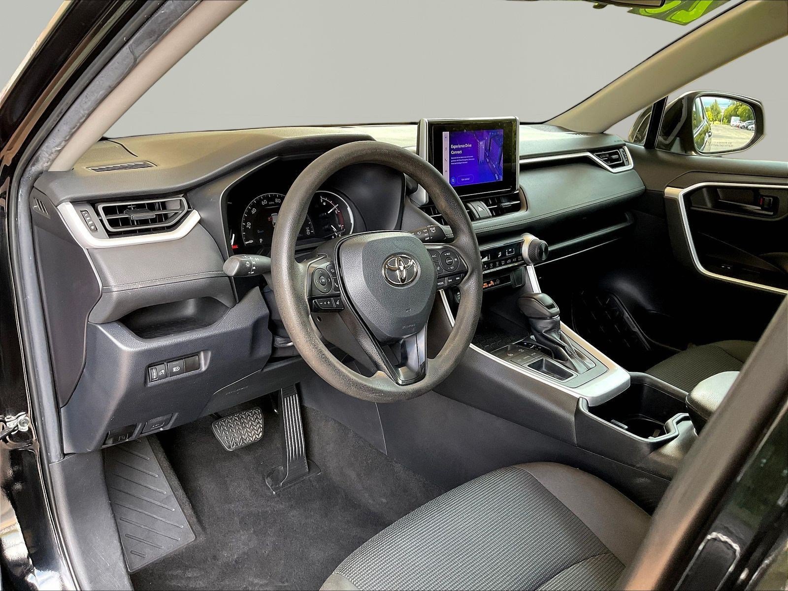 Used 2023 Toyota RAV4 LE FWD image 17