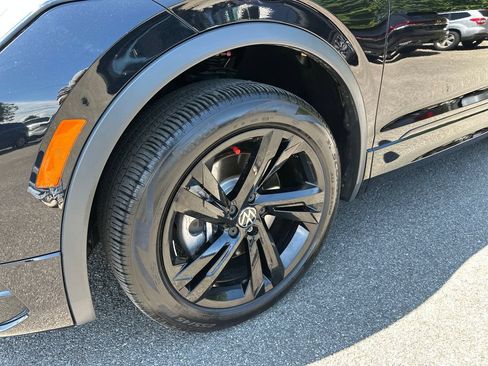 Certified 2024 Volkswagen Tiguan SE R-Line AWD/4WD image 7