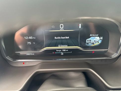 Used 2024 GMC Yukon SLT w/ SLT Premium Package image 24