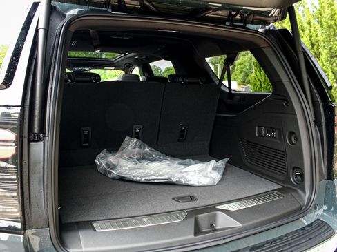 Used 2026 Chevrolet Suburban RST w/ Comfort Package AWD/4WD image 33
