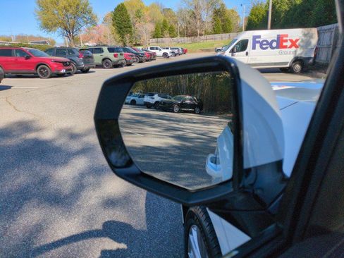 Used 2023 Cadillac Escalade Premium Luxury image 13