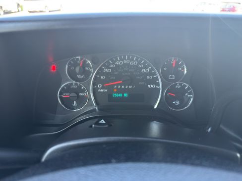 Used 2015 Chevrolet Express 2500 RWD image 19