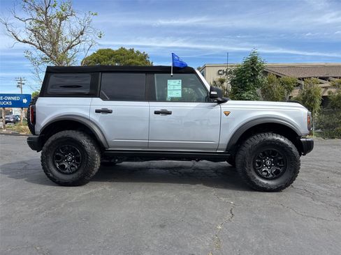 Certified 2022 Ford Bronco Badlands w/ Sasquatch Package image 7