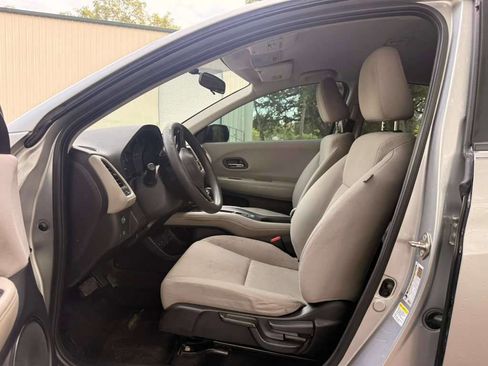 Used 2016 Honda HR-V LX image 9