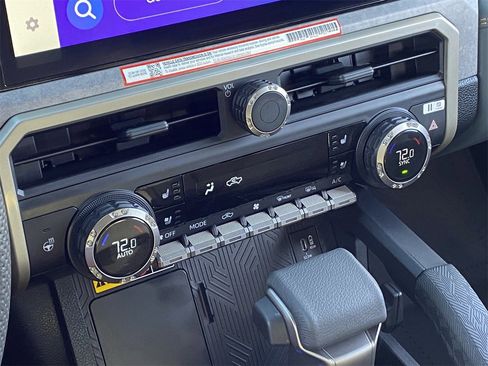 Used 2025 Toyota Tacoma TRD Sport image 30