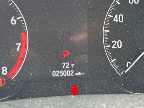 Used 2018 Honda Accord Touring image 11