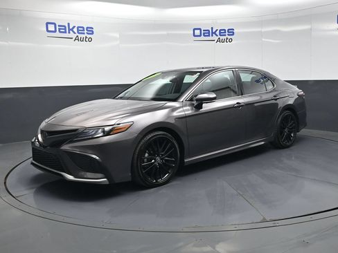 Used 2023 Toyota Camry XSE w/ Navigation Package FWD image 3