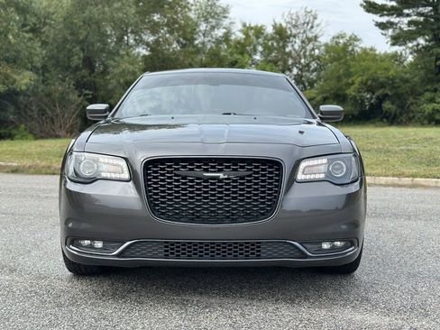 Used 2018 Chrysler 300 S image 2