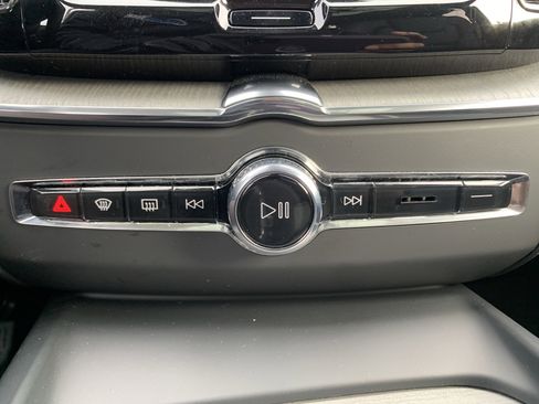 Used 2025 Volvo XC60 B5 Plus image 29