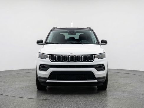 Used 2025 Jeep Compass Limited AWD/4WD image 2