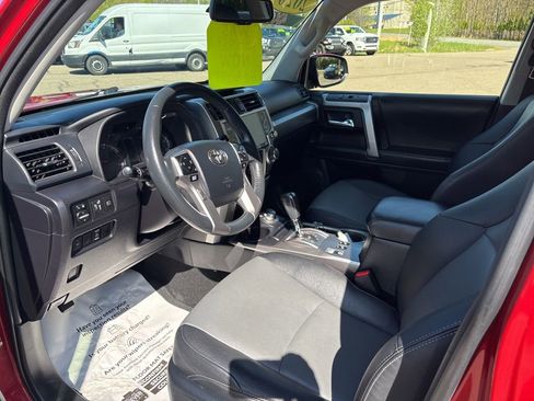 Used 2020 Toyota 4Runner SR5 Premium w/ Moonroof Package AWD/4WD image 13