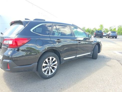 Used 2018 Subaru Outback 2.5i Touring w/ Popular Package #3 AWD/4WD image 3