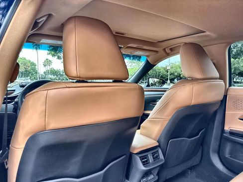 Used 2025 Lexus ES 350 w/ Premium Package FWD image 23
