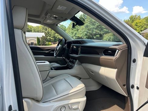 Used 2021 GMC Yukon XL Denali w/ Denali Premium Package AWD/4WD image 43