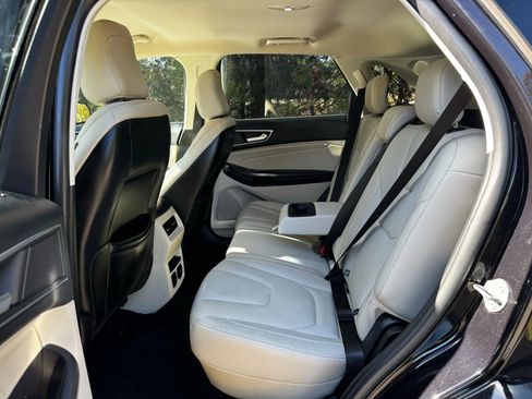 Used 2020 Ford Edge Titanium image 16