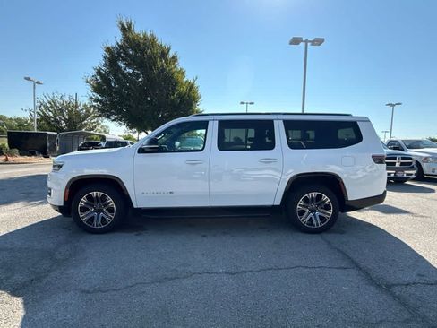 Used 2024 Jeep Wagoneer L Series II w/ Flexible Seating Group AWD/4WD image 2