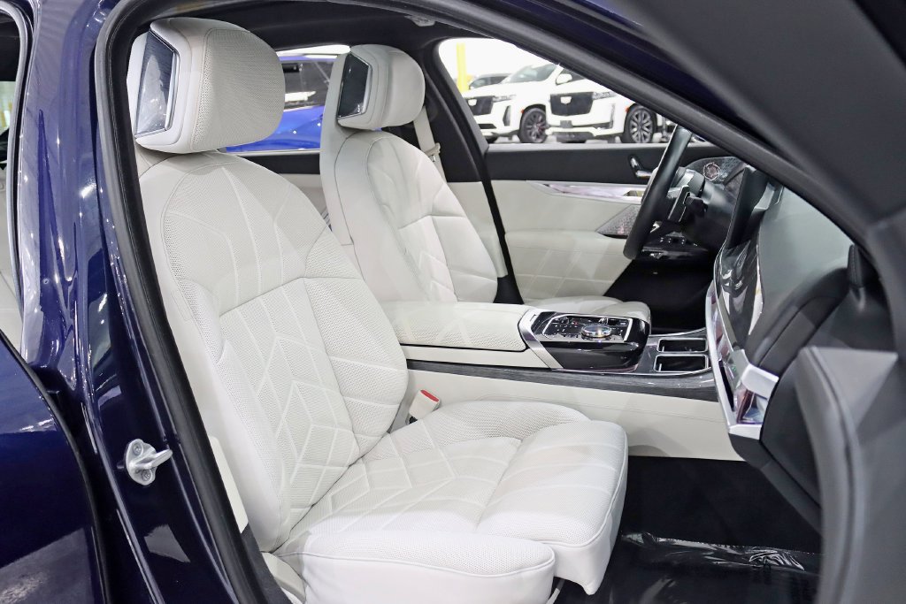 Used 2023 BMW 760i xDrive w/ Luxury Rear Seating Package AWD/4WD image 30