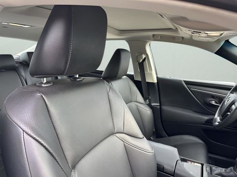 Used 2024 Lexus ES 350 w/ Premium Package image 15